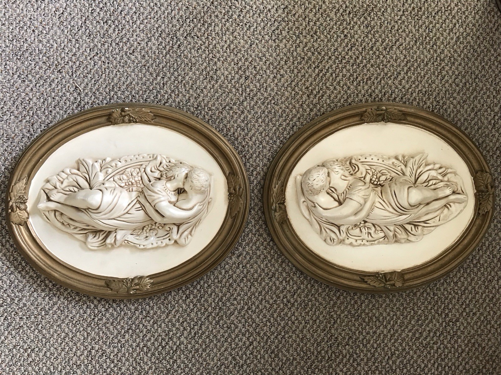 VINTAGE ROMANTIC BAS RELIEF ROMAN “ENTWINED LOVERS” 16” OVAL WALL PLAQUES L👀K !