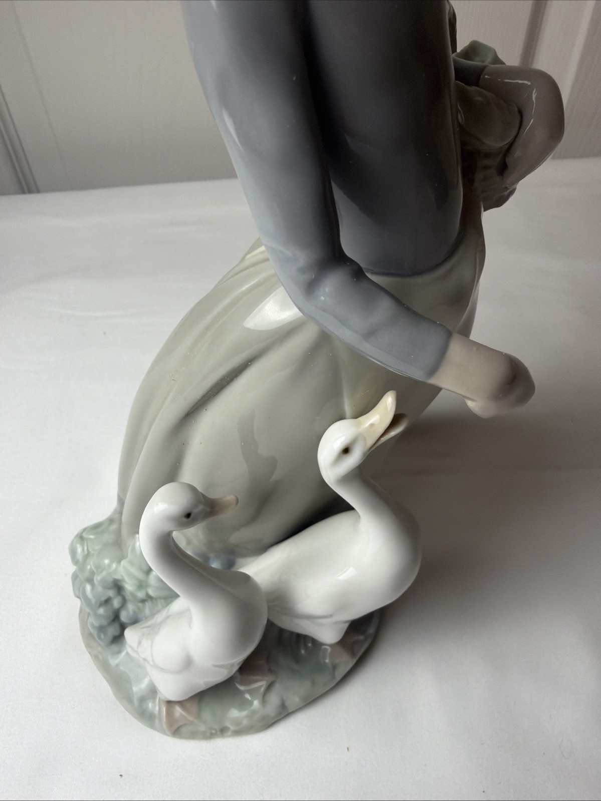 Rare Genuine LLADRO Porcelain Girl Feeding Geese Spain 10 in. With Box