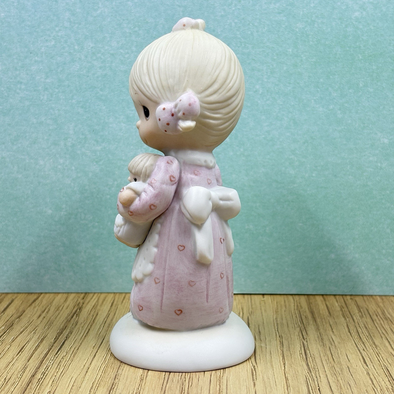 Precious Moments E-1373G ” Jesus is the Light” Figurine Girl-1977