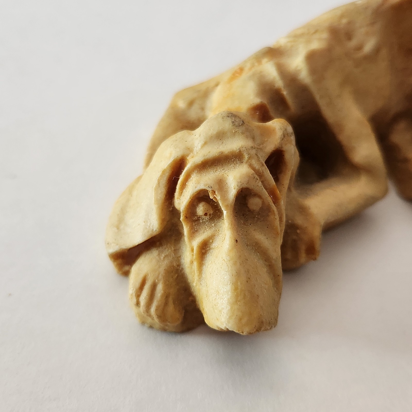 VTG Skinny Bloodhound Dog Hand Carved Resin Figurine 3” – Mexico
