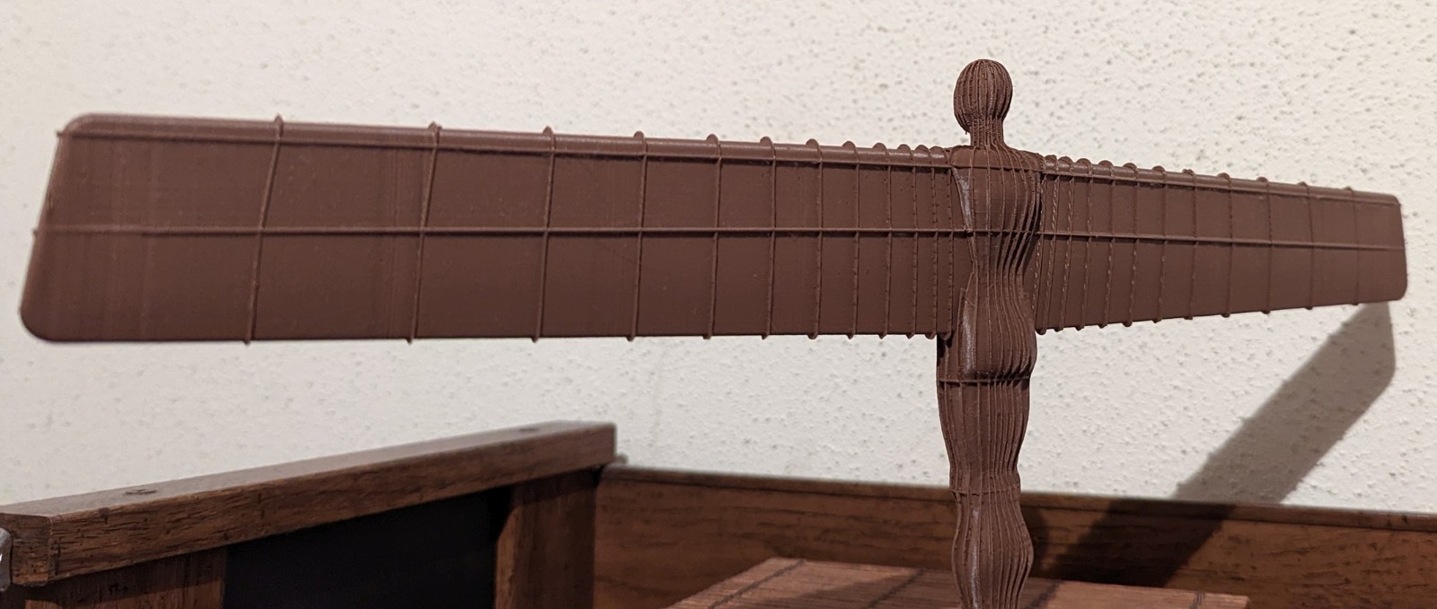 SCULPTURE DISPLAY SOUVENIR MODEL – ANGEL OF THE NORTH – BRITISH UK MONUMENT ART