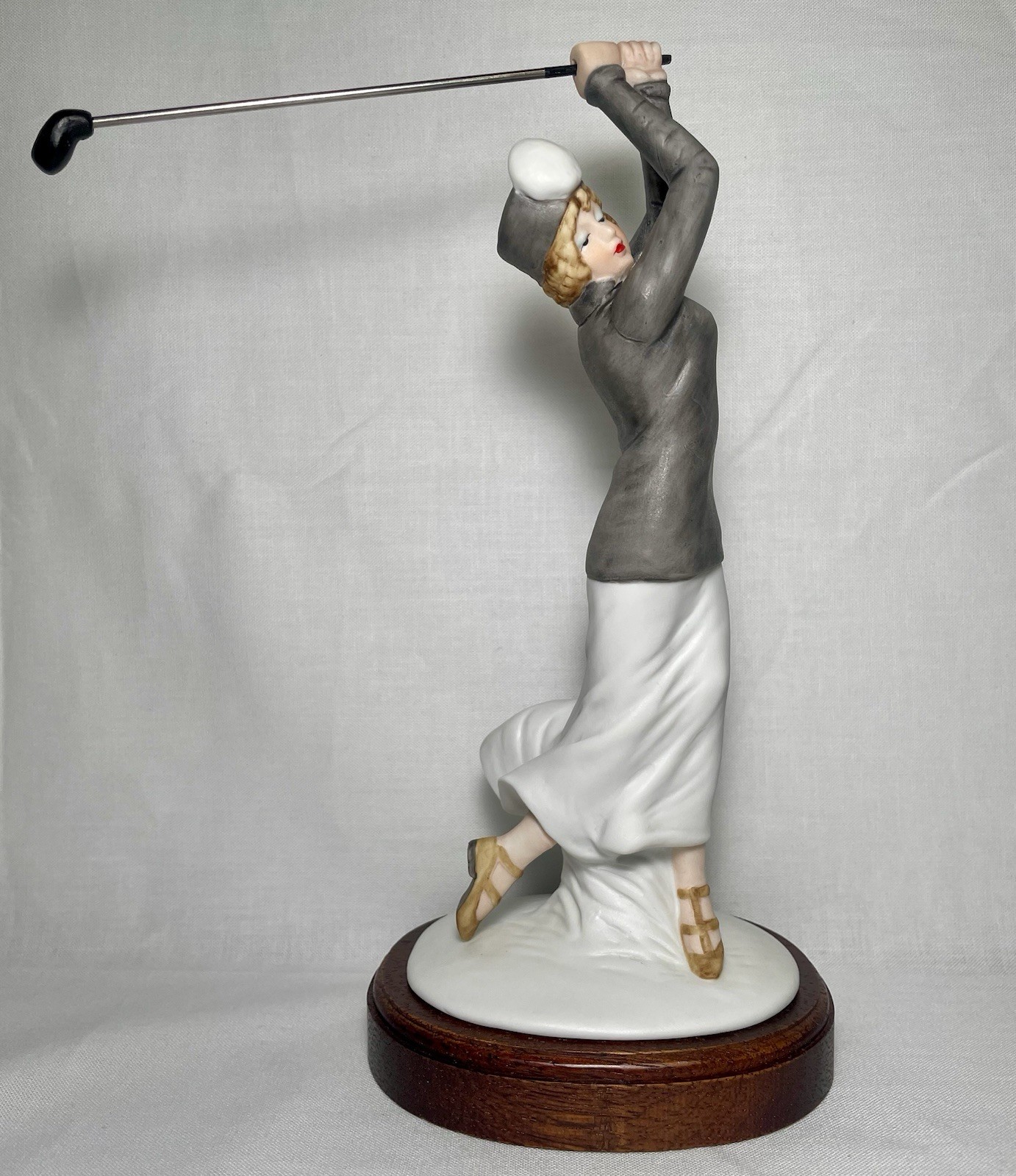 Louis Icart 1913 “le Golf” #319 Lady Golfer Vintage Porcelain Figurine w/ Stand