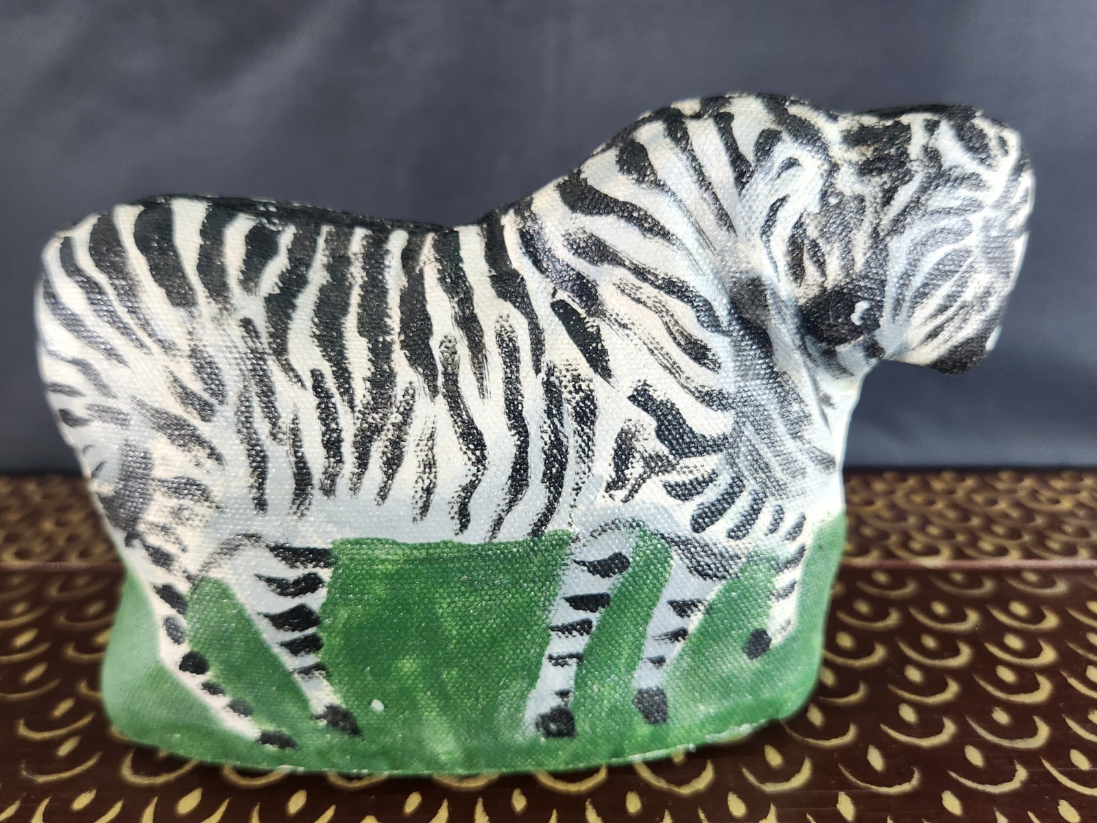 Folk Art Noah’ Ark Handmade Oil Cloth Animals w/ Painted ‘Ark’ Storage Box DS29