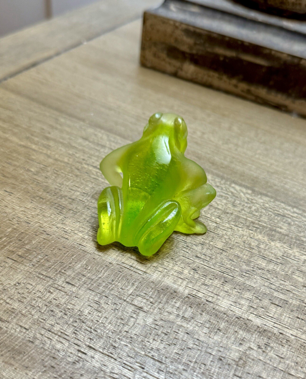 Daum France Tree Frog w/ Baby Frog Crystal Collectible Figurine Bright Green