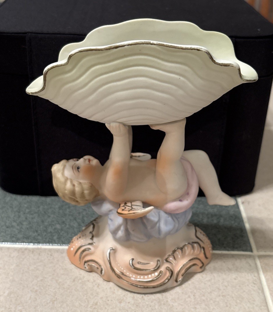 VINTAGE Ceramic Cherub Holding A Seashell Dish 6”