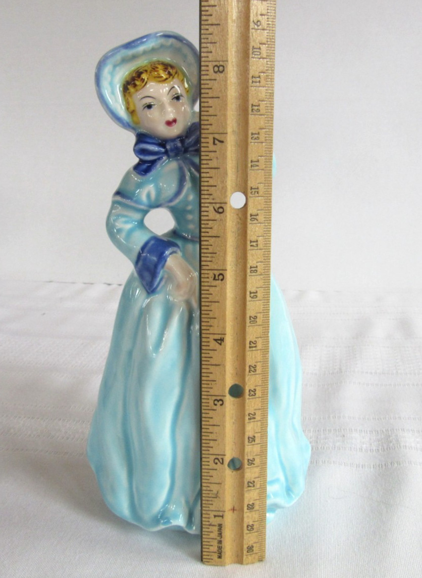 Vintage Arnart Creations 8 3/4 Inch Porcelain Lady #7808 with Original Sticker