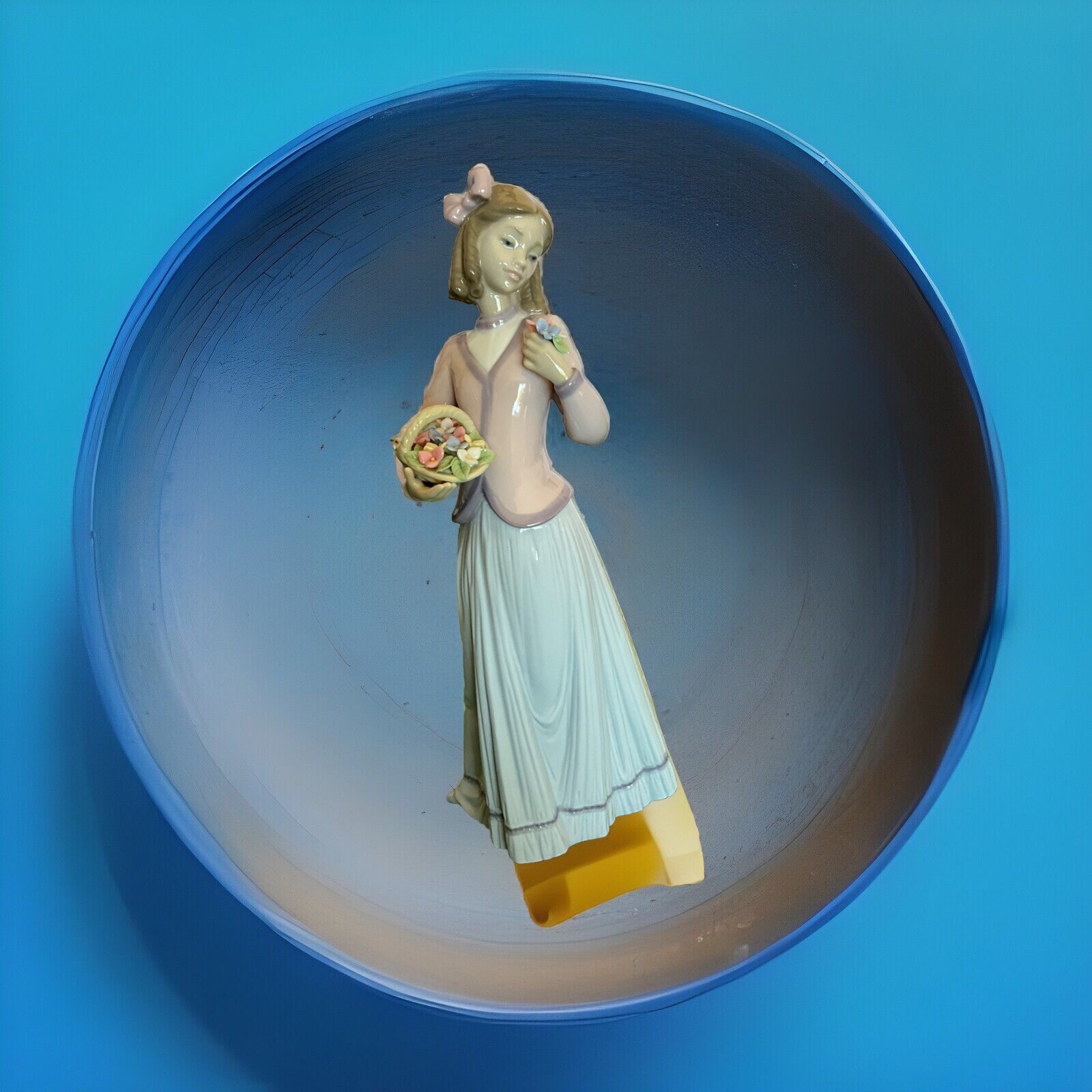LLADRO INNOCENCE IN BLOOM #7644 GIRL WITH FLOWERS 1996 COLLECTORS SOCIETY