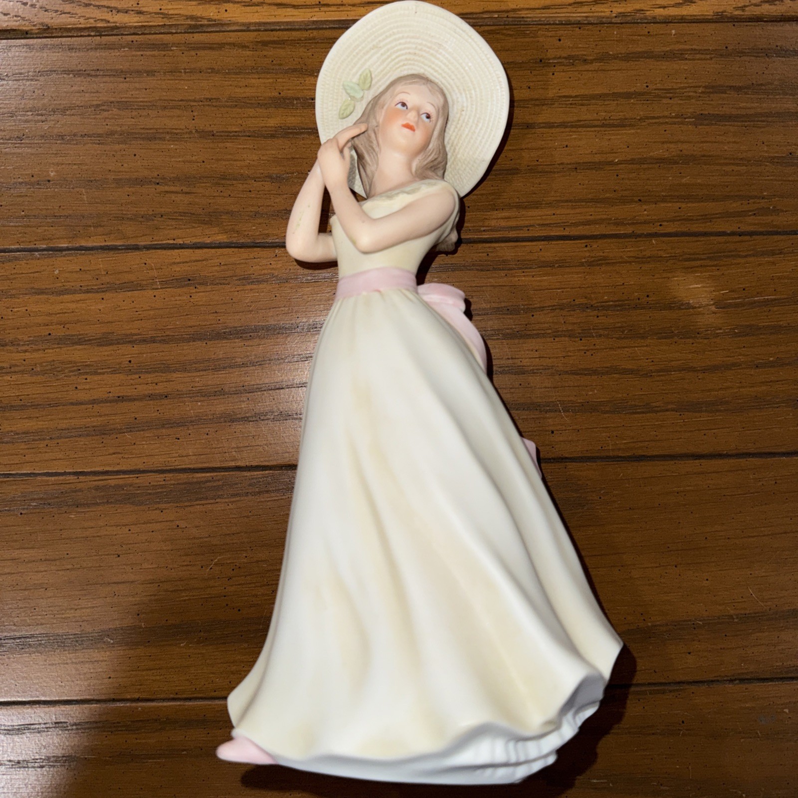 1996 Vintage Home Interiors Masterpiece Porcelain “Melanie” 9″ Figurine Signed