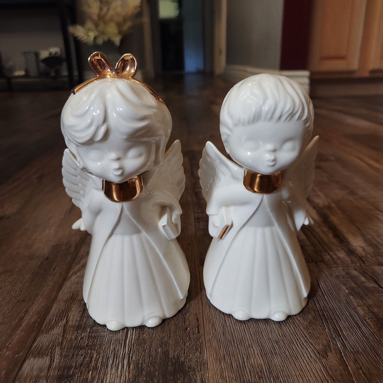 Vintage Style Kissing Ceramic Angel Figurine Set Gold Trim Boy Girl Cherubs 7in