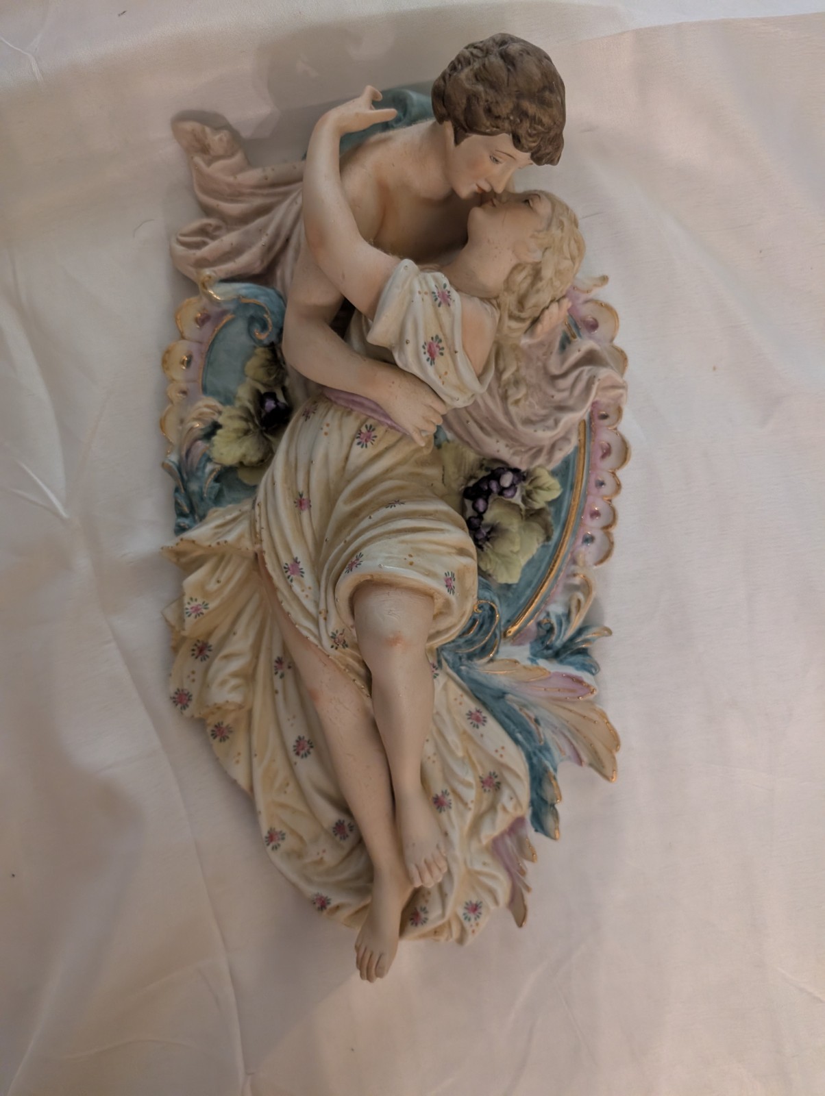 Vintage mid-20th century Capodimonte-style porcelain wall plaque See Damage Pic