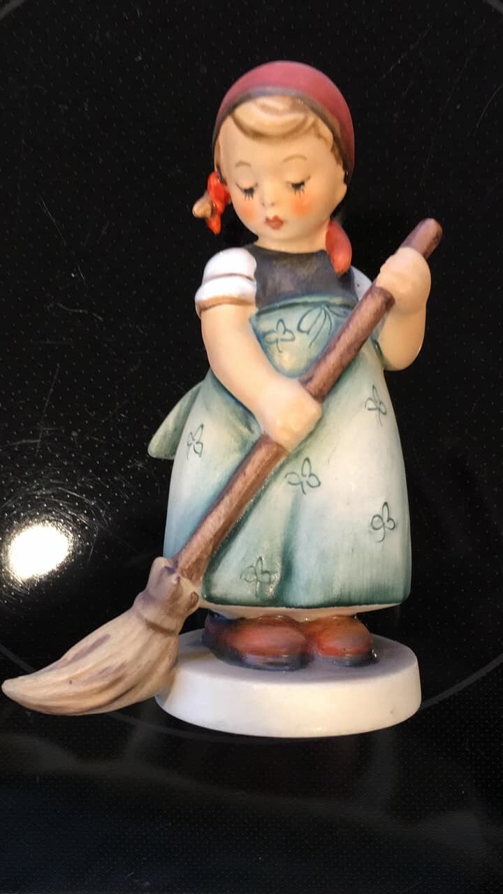 Goebel M I Hummel LITTLE SWEEPER 171 W Germany Broom Figurine 1960-72 PERFECT!