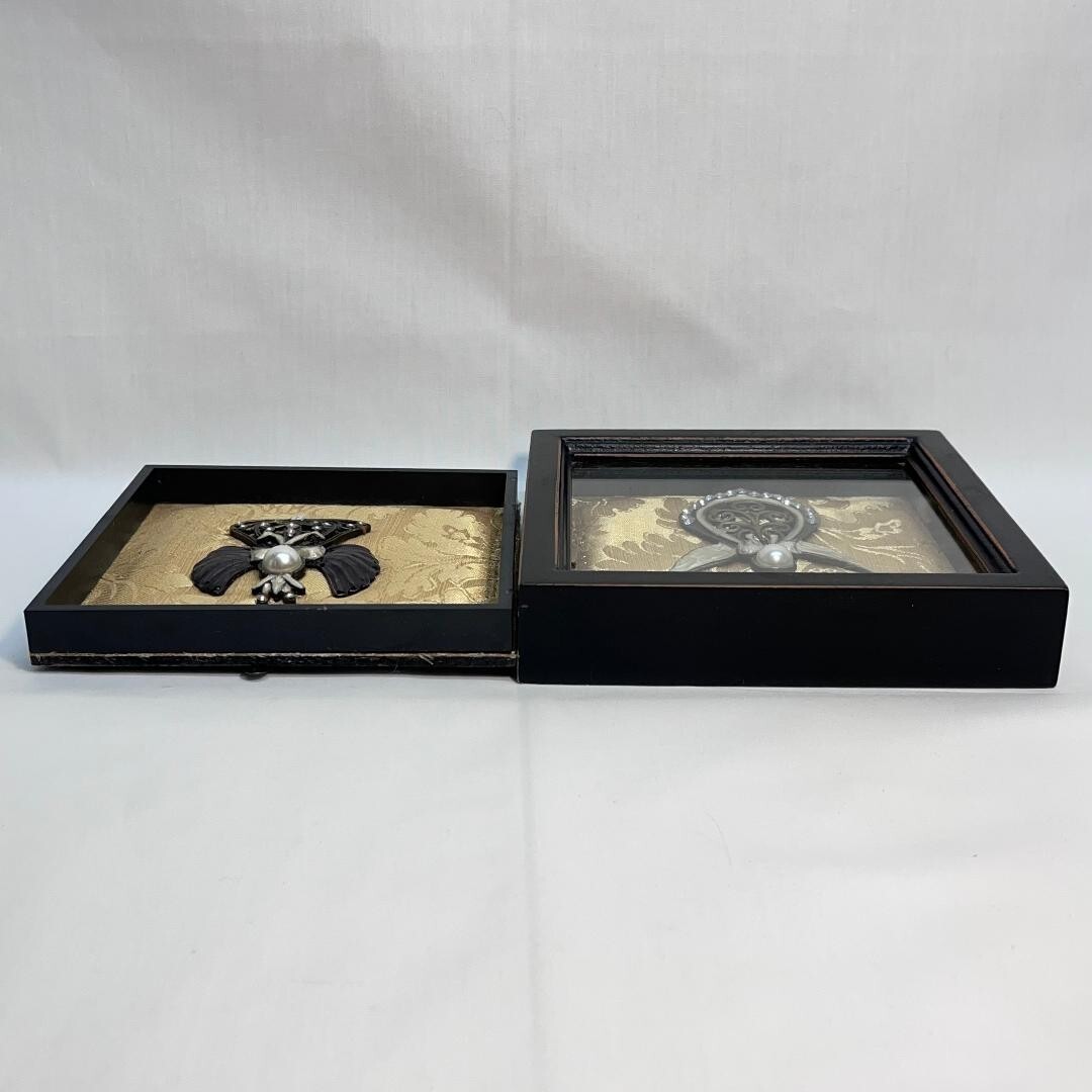 VTG 2 Bejeweled Angel Pictures Crown Bows Goldtone Background Sizes See Descript