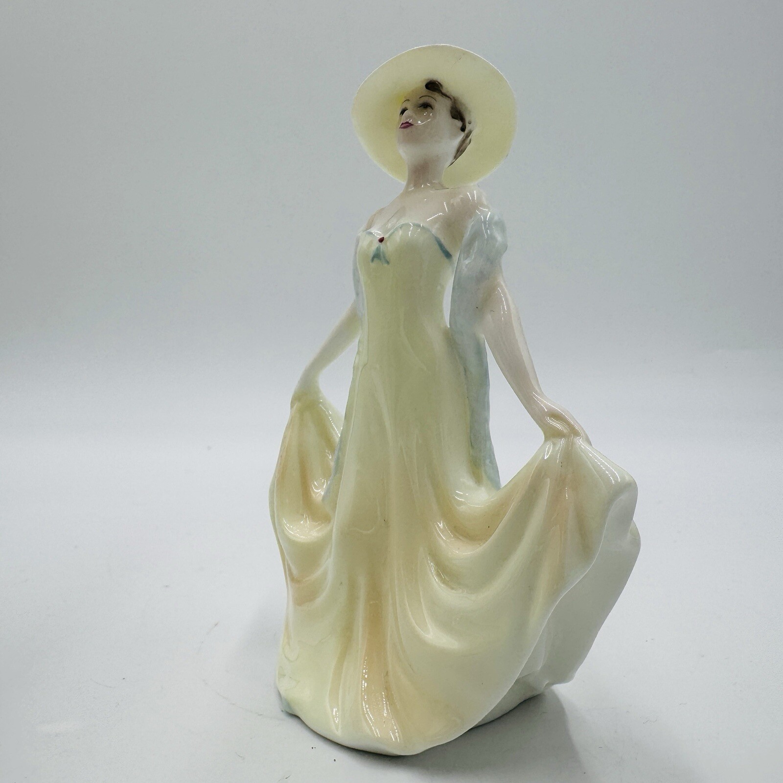 Coalport Porcelain England Heart To Heart Encore Fashion Lady Figurine 5in