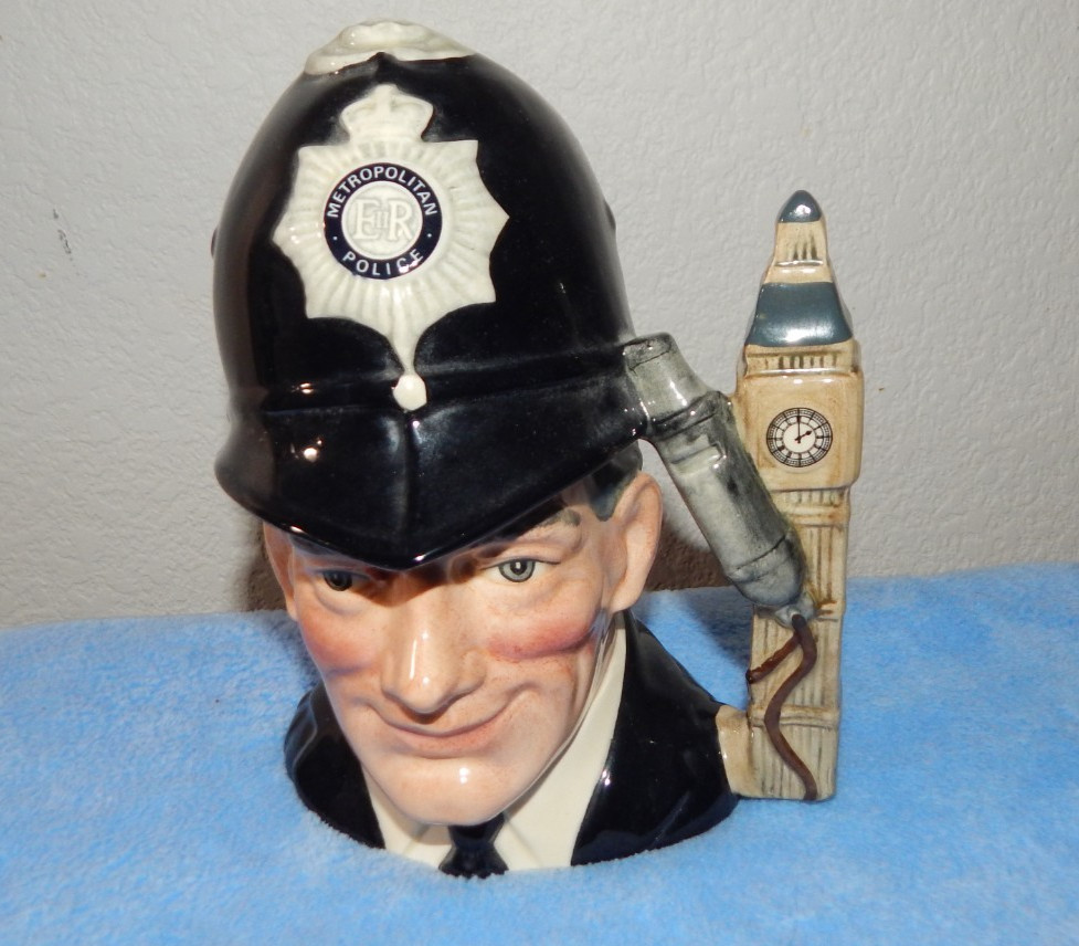Vintage 1985 ROYAL DOULTON D6744 The London Bobby Large 8″ Jug Toby Character