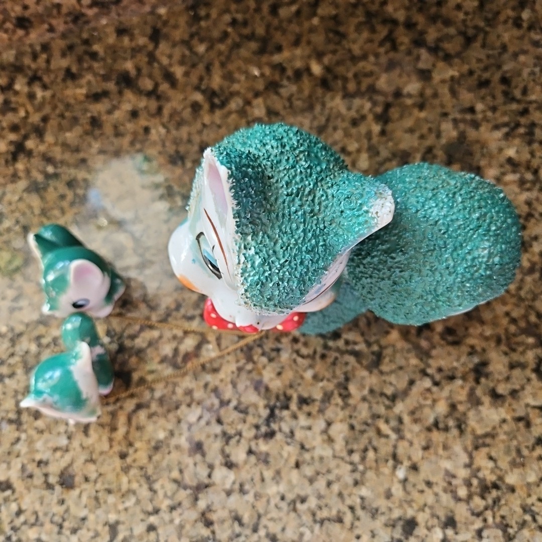 Vtg LARGE Arnart Green SQUIRREL Mama & Babies Chained Sugar Texture Glaze 5 3/4″