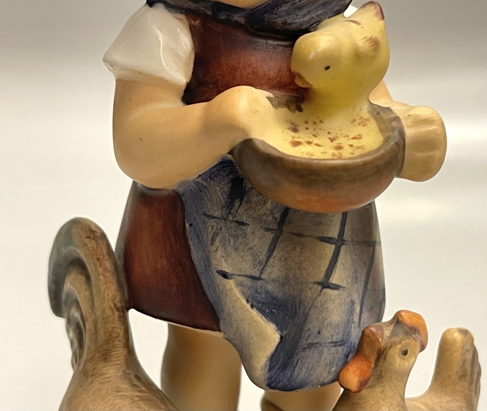 Hummel #199 Feeding Time TMK-2 Full Bee 1950’s 5-5/8″ Girl Feeding Chickens