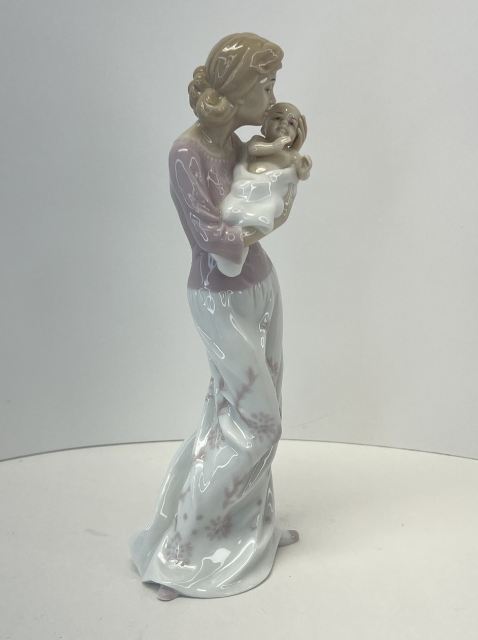 The Valencia Collection Roman Inc Mother & Newborn Baby 9.25” Porcelain Figurine