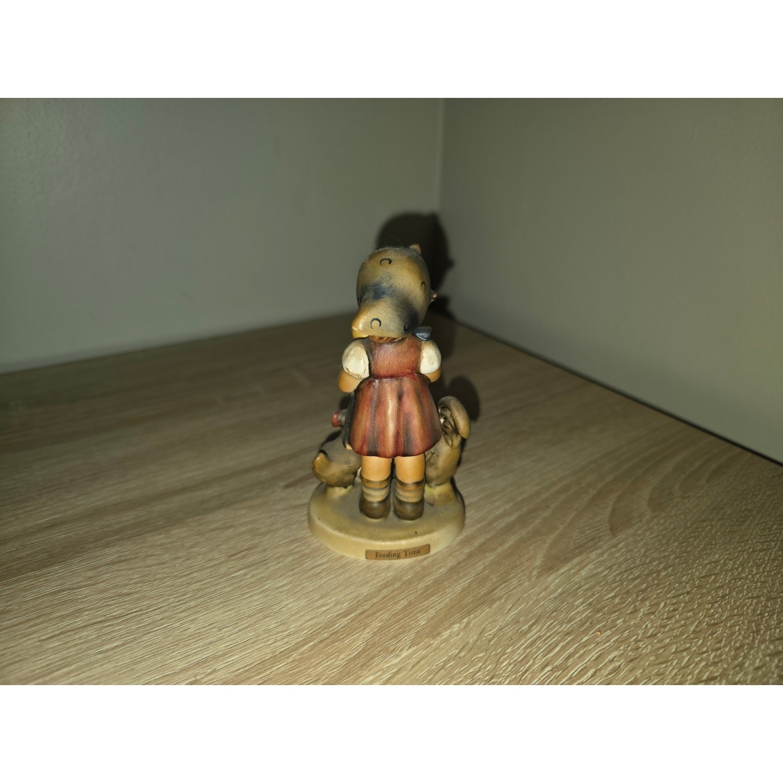 Goebel Hummel Feeding Time Figurine 199/0 TMK-3 Stylized Bee West Germany