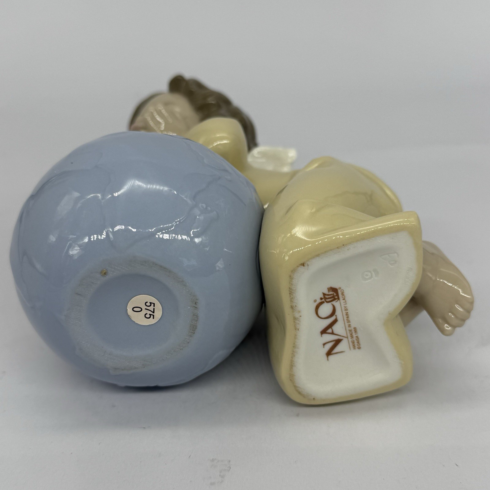 NAO Lladro A World of Dreams Baby Angel w/ Blue Globe Bird Figurine #1357