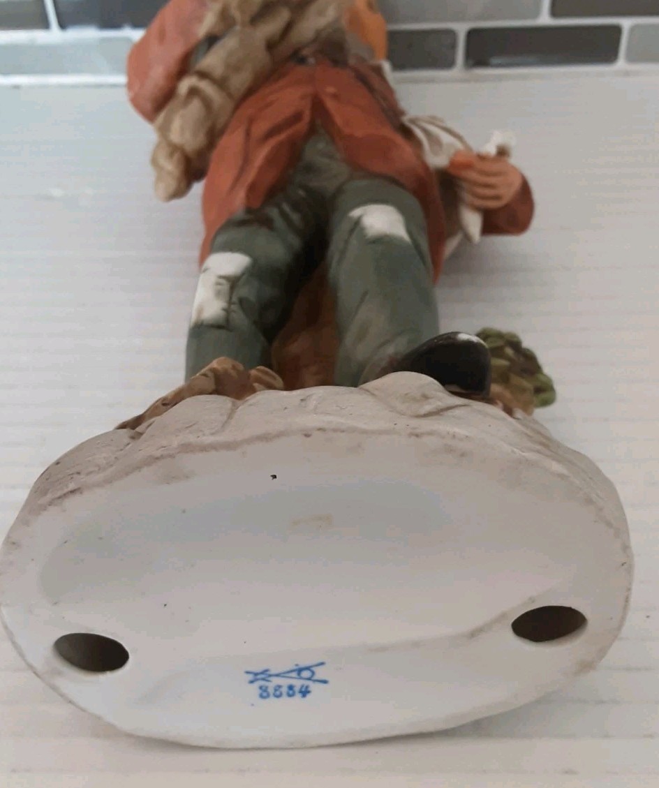 Home Interiors Vtg Figurine #8884 Old Man Carrying Wood Porcelain Figure