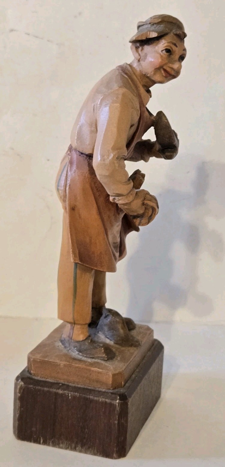 Wood Carved Sculpture Man Cleaning Shoes 7″ Tall Beautifully Detailed Vintage