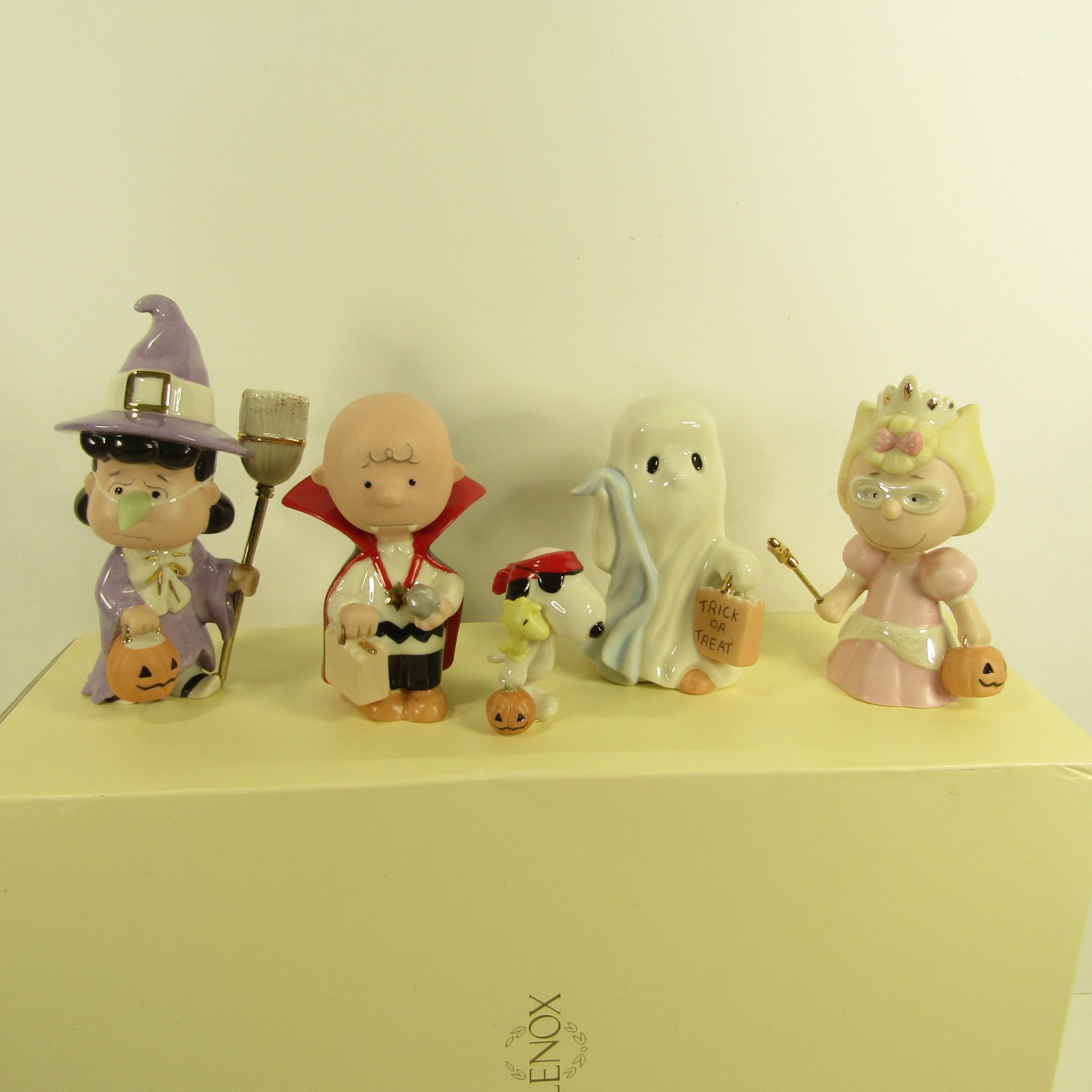 Lenox Peanuts Tricks And Treats Halloween Set 5 Figurines Charlie Lucy Snoopy
