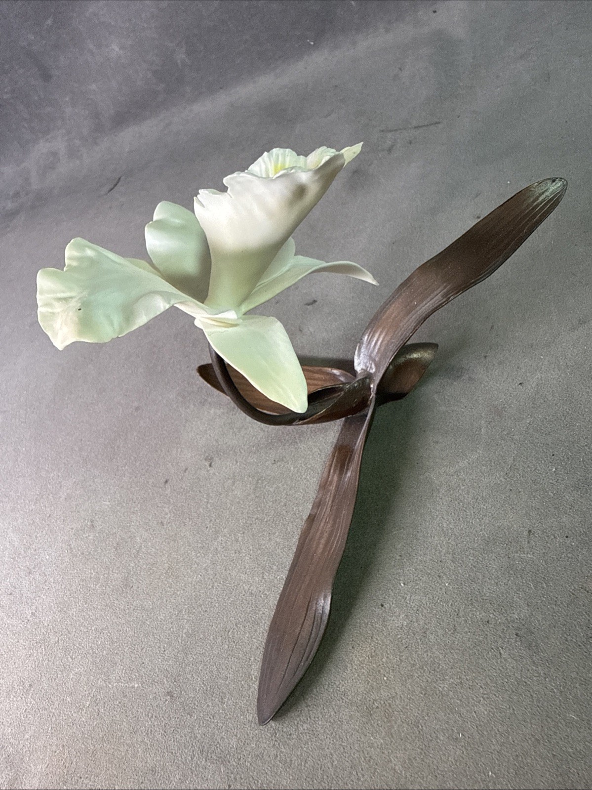 BOEHM PORCELAIN – WHITE AND YELLOW ORCHID FIGURINE – FLOWER METAL STEM & PETALS