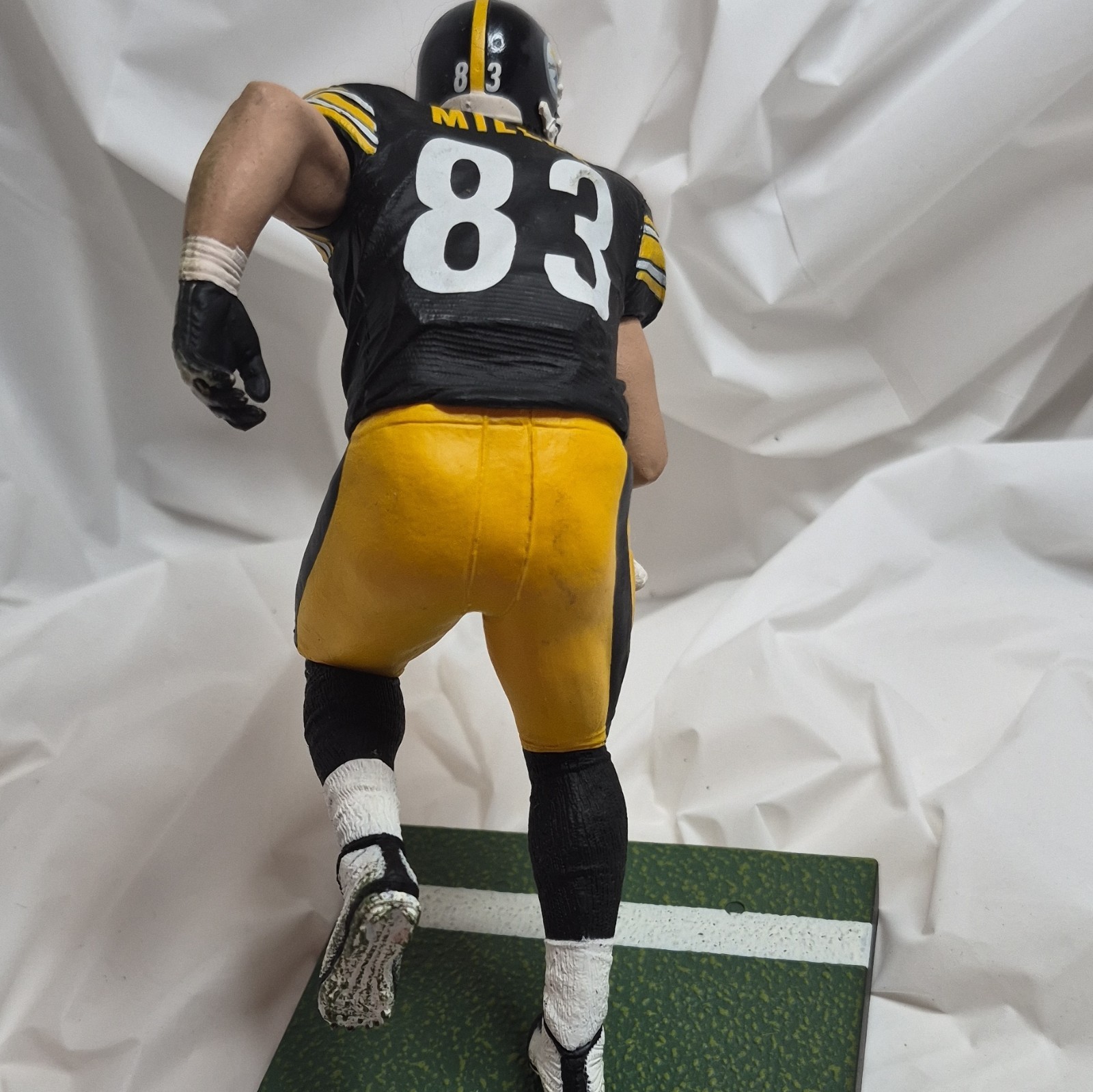 Pittsburgh Steelers Heath Miller #83 Resin Football Figurine w/ Base 3D Effect