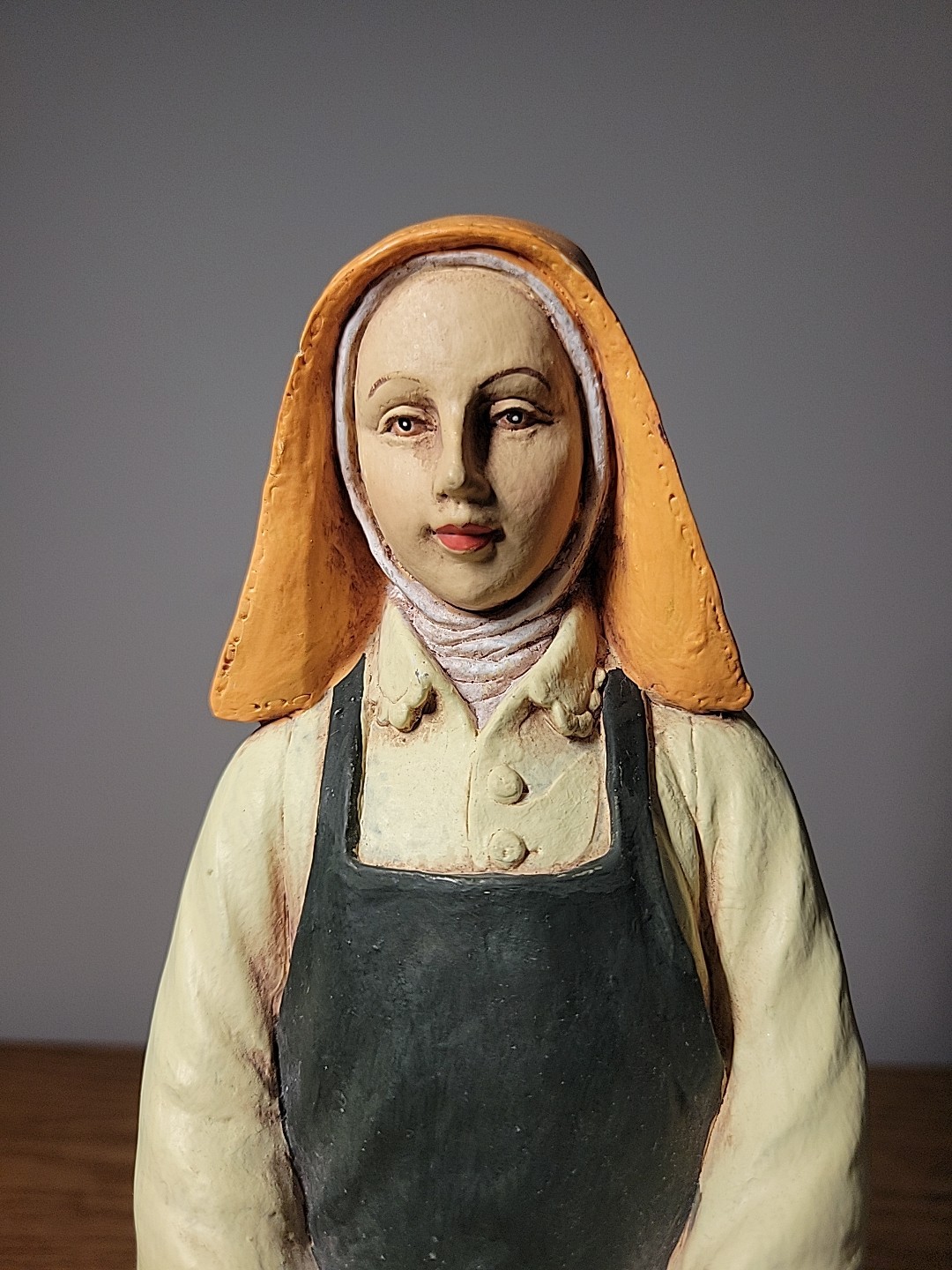 Vintage 12″ Tall Pilgrim Woman Statue Holding Fruit Basket Primitive Fall Decor