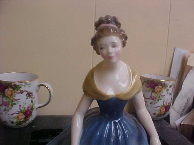 Royal Doulton Figurine MELANIE HN2271 Perfect