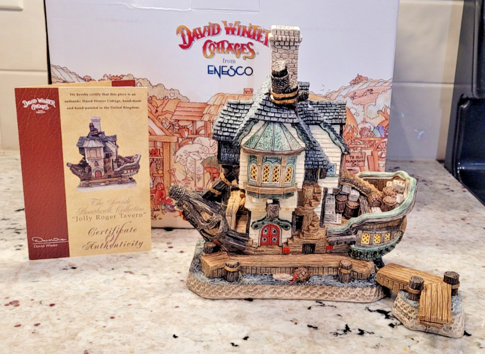 ENESCO David Winter cottage “Jolly Roger Tavern” SEASIDE BROADWAY COLLECTION-NEW