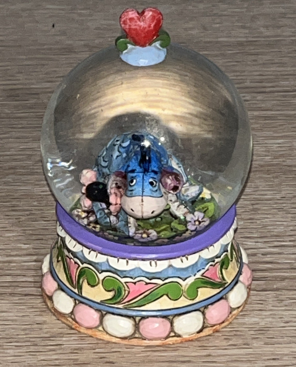 Disney Showcase Collection Eeyore Gloom to Bloom Glitter Snowglobe 4015351