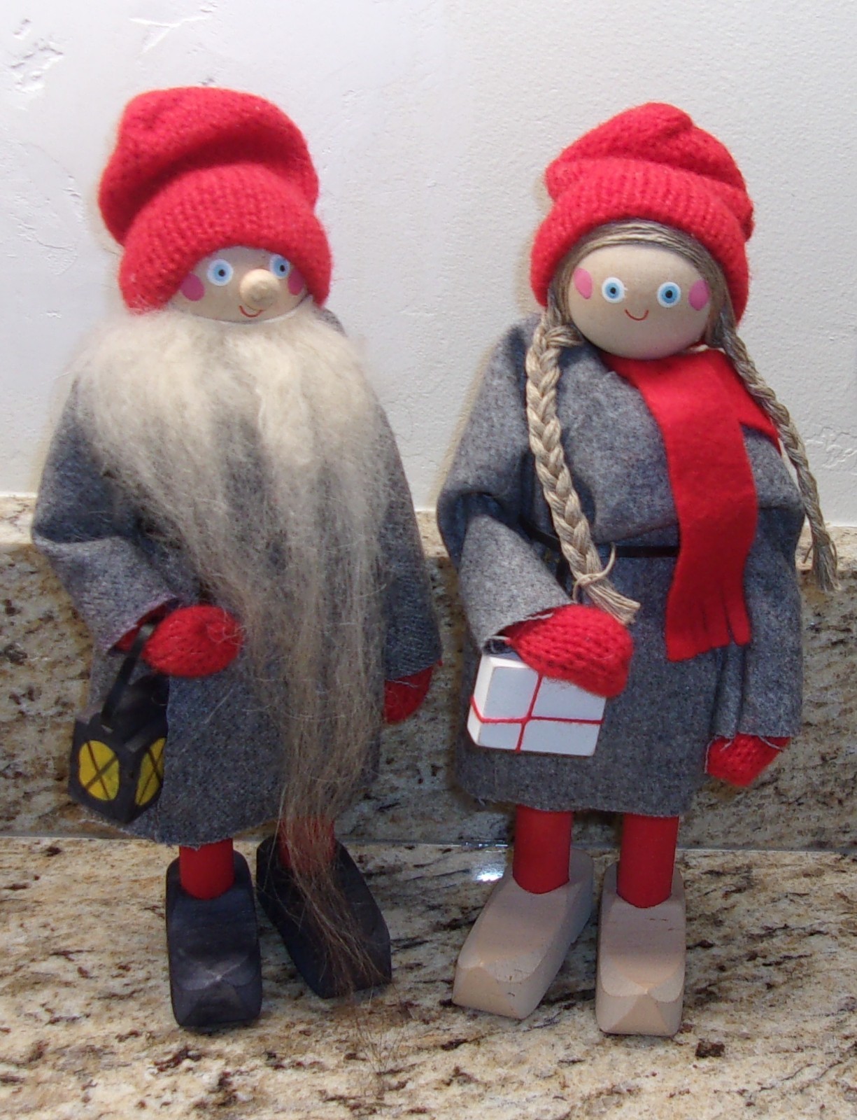 Vtg Large PAIR Klintas Hemslojd SWEDEN Hand Carved Wood Folk Art DOLLS 9″ CUTE