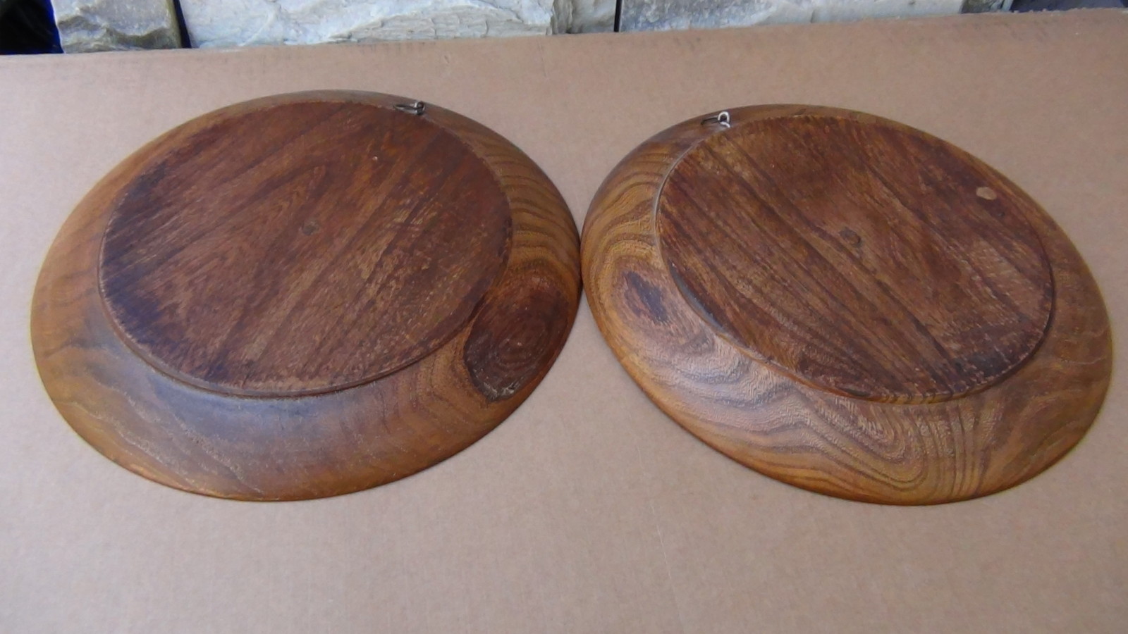 PAIR ANTIQUE GERMAN WOOD CARVED ROUND PLAQUES WITH SOLDIERS PORTRAITS