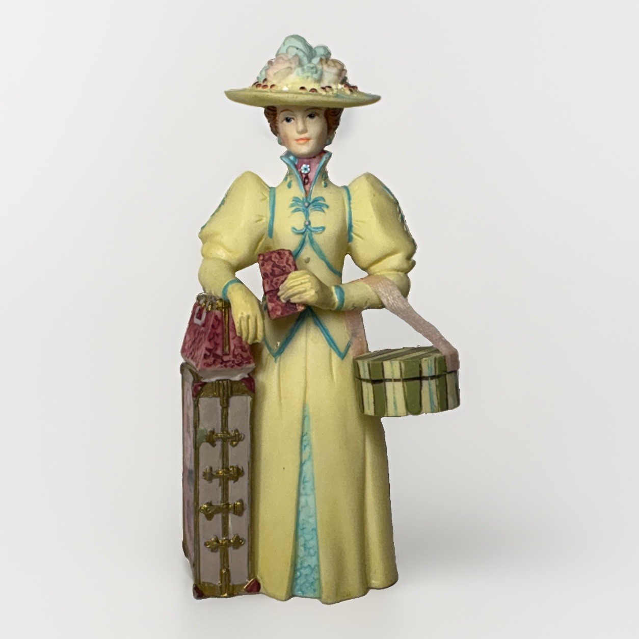 Avon 2002 Mrs Albee Figurine Presidents Club The Traveler Porcelain Award VTG