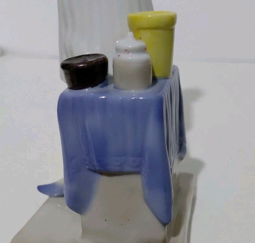 Vintage Suzette Lady Demonstrator Series 1 Tupperware Porcelain Figurine 8.5 IN