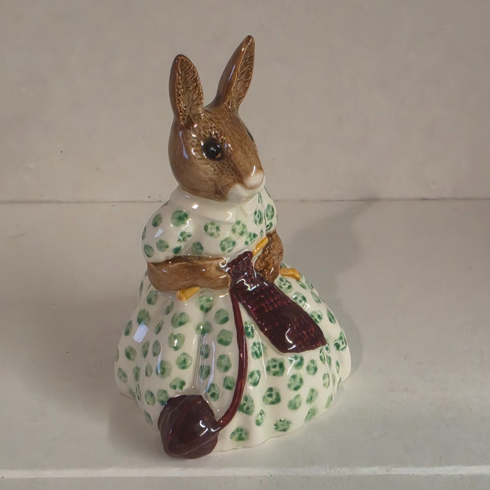 Royal Doulton Bunnykins “Busy Needles” DB 10, 1974, Pristine