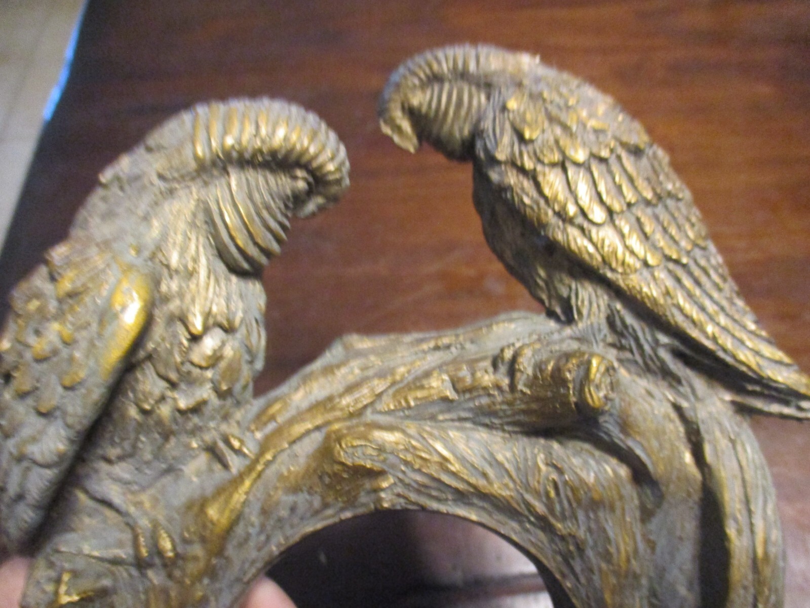 Parrots sculpture on platform clock or picture holder stunning