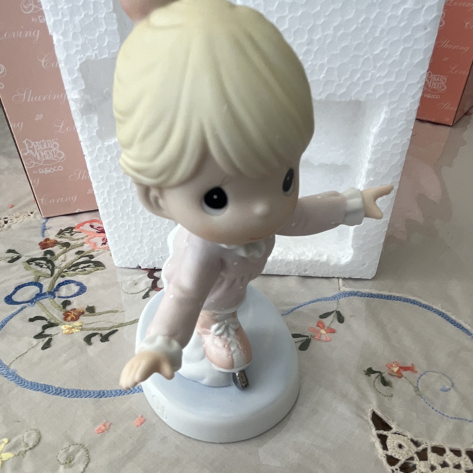 Precious Moments A Little Help Goes A Long Way Porcelain Figurine Boxed 2004