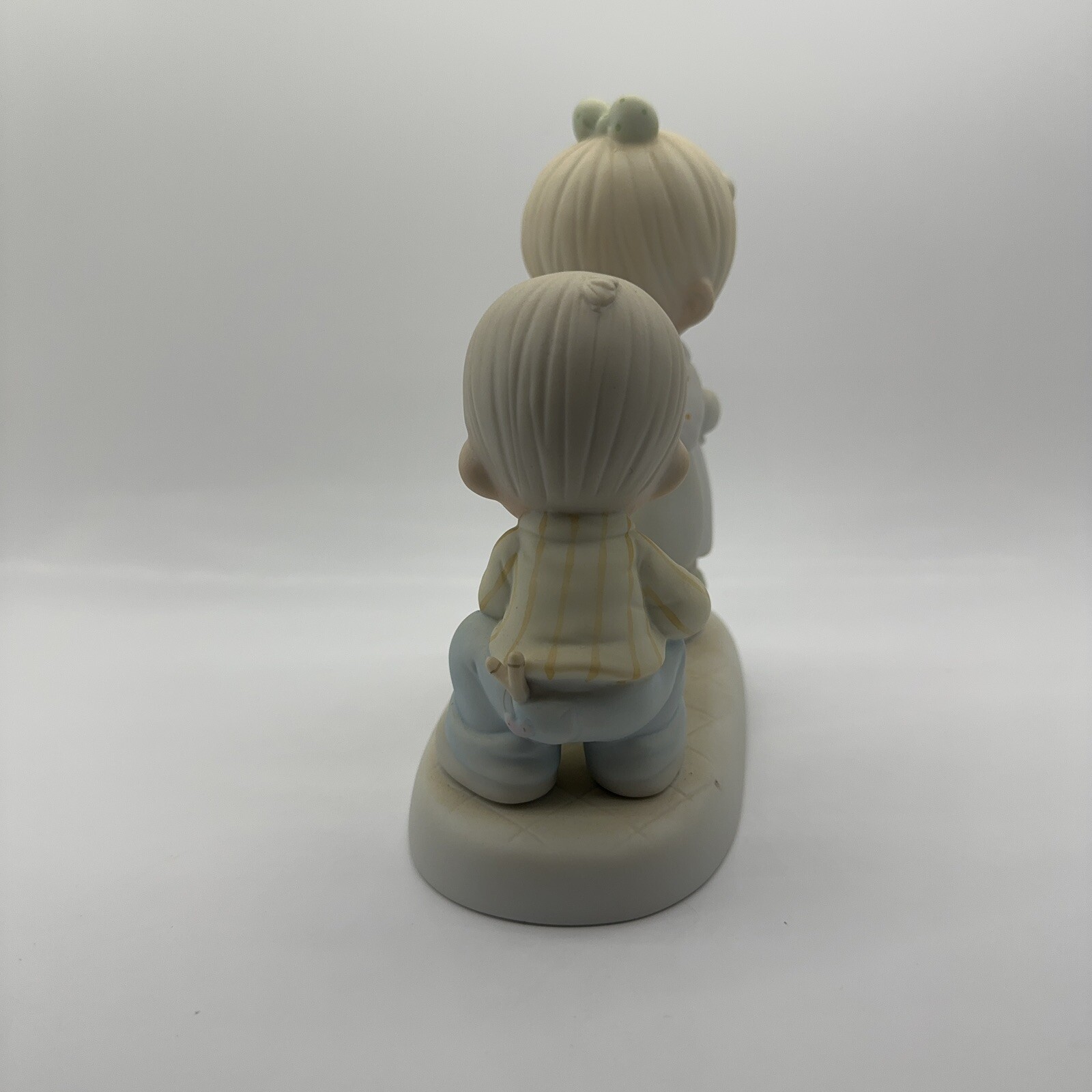 Precious Moments Thumb-Body Loves You Collectable Figurine 1990 with box 521698