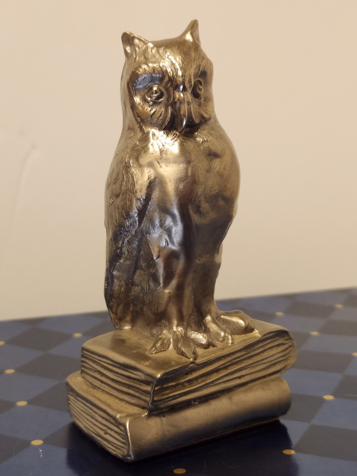 BEAUTIFUL VINTAGE 4.75″ PEWTER OWL FIGURINE OWL SITTING ON SACK OF BOOKS HEAVY