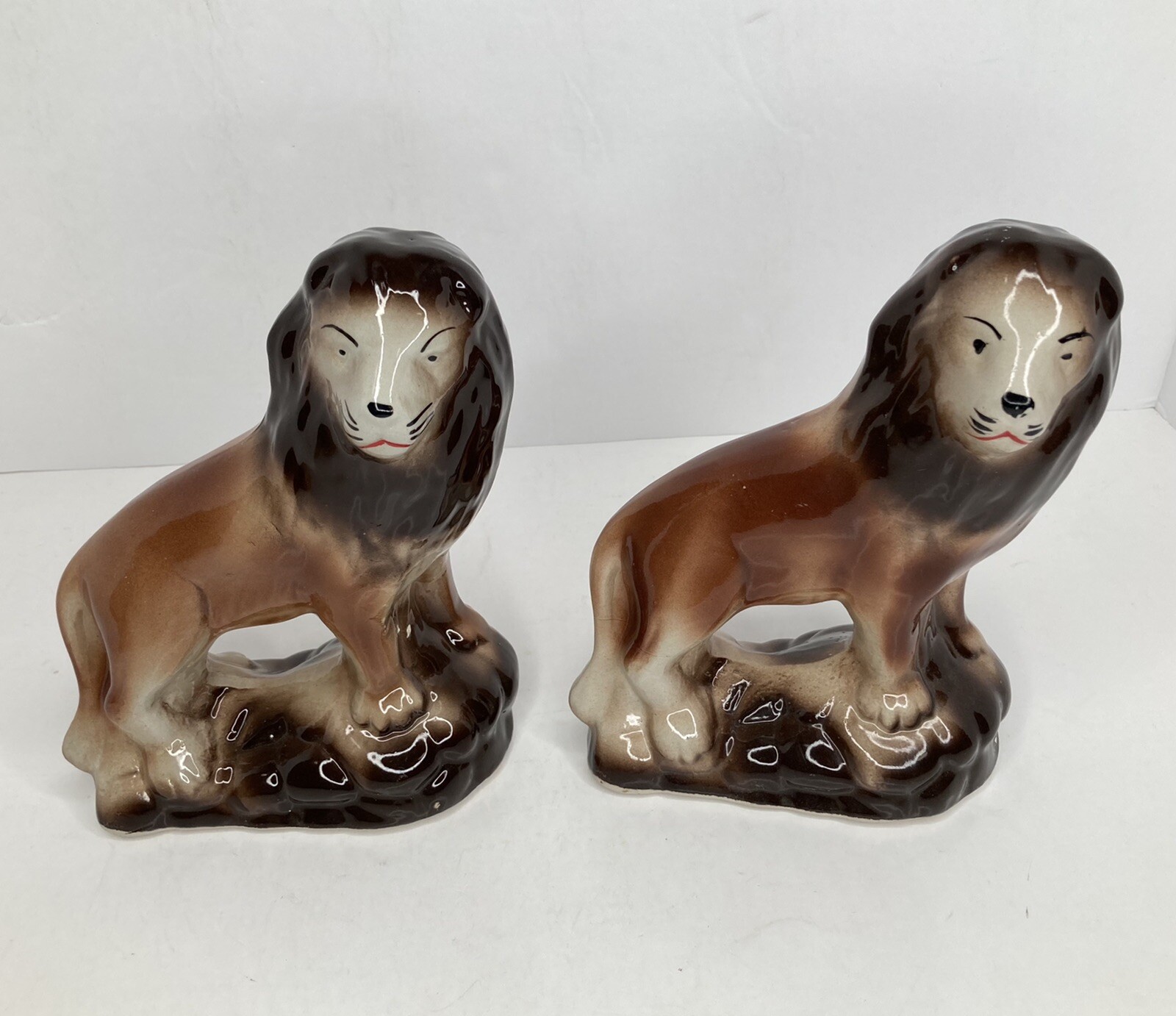 2 Handcrafted Collectibles Brazil Ceramic Lion Figurines 7.5″ Tall **READ