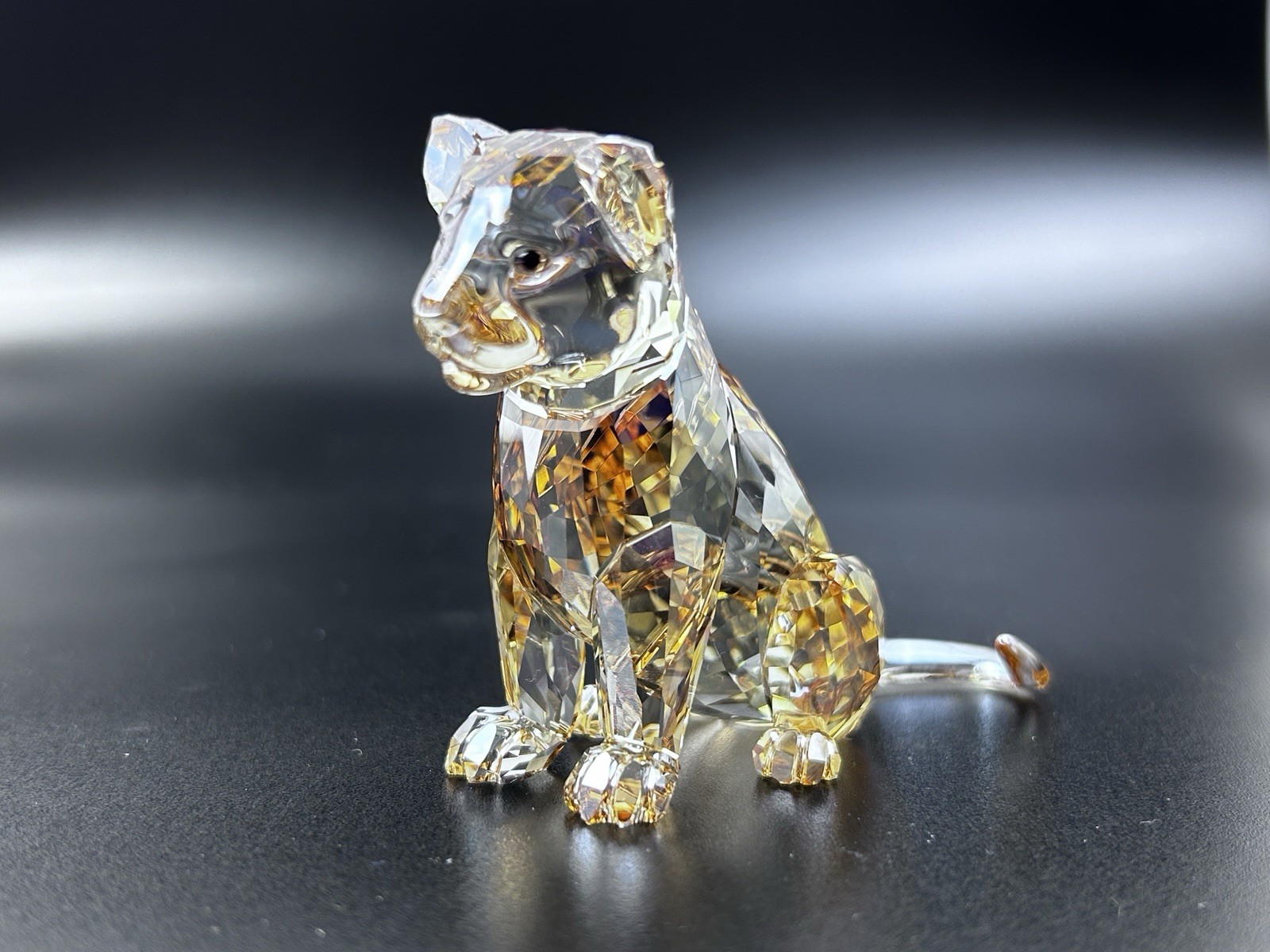 Swarovski Tiger Cub Sitting Akili SCS Crystal Figurine 2016 Collection NO Box