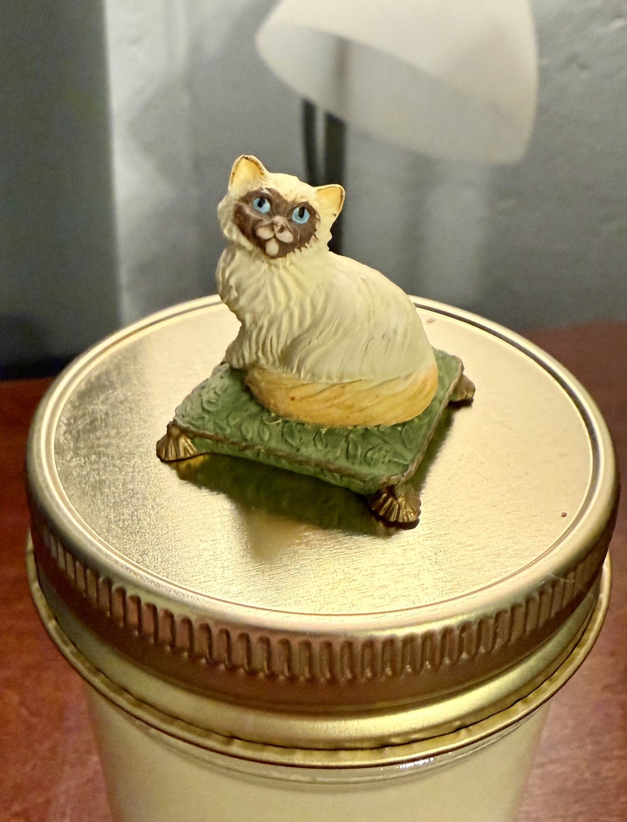 Lenox Victorian Kitten Thimble Ragdoll on a Tapestry Pillow Cat Figurine 1995
