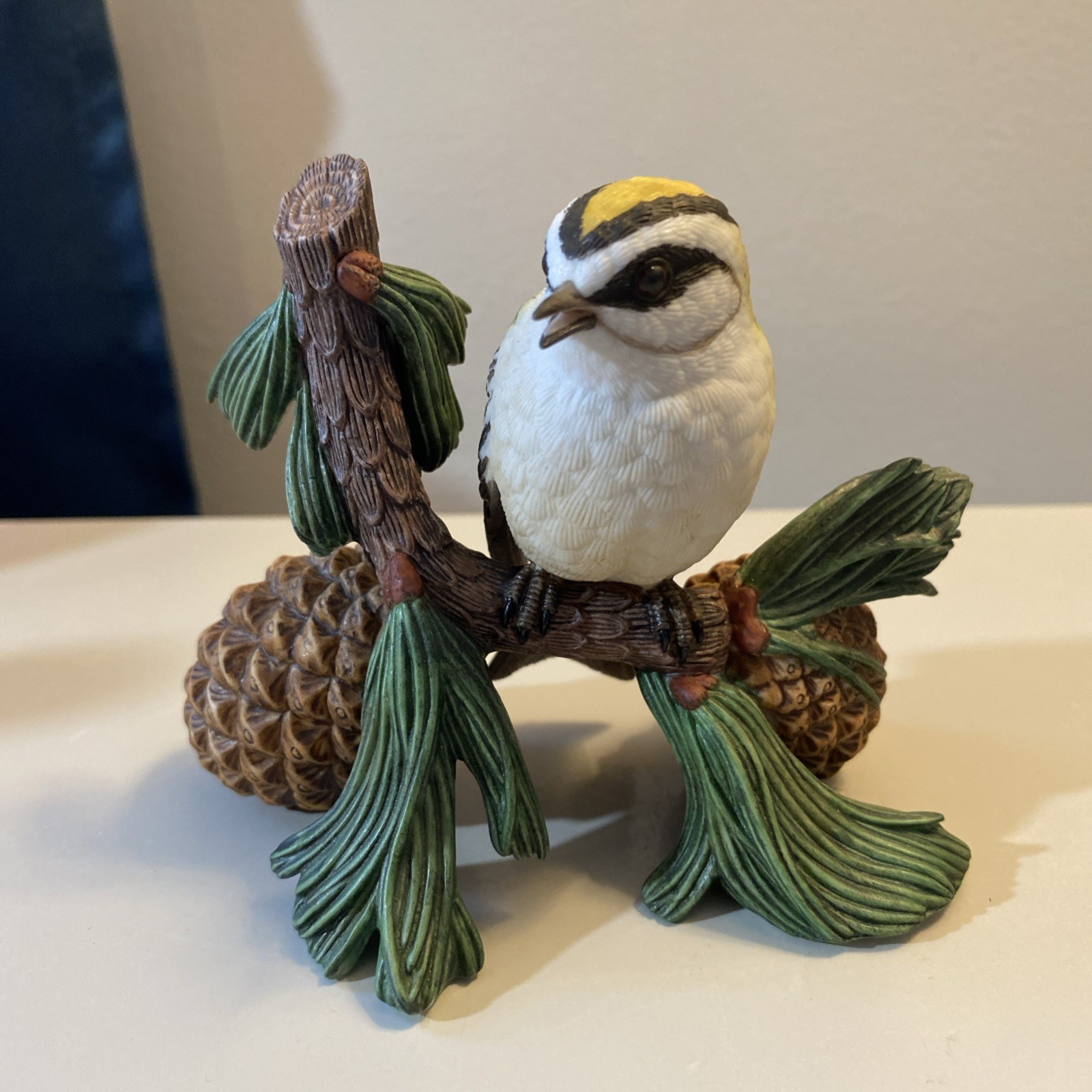 Lenox Garden Birds Figurines Female Kinglet 1995 Taiwan Pinecone Branch