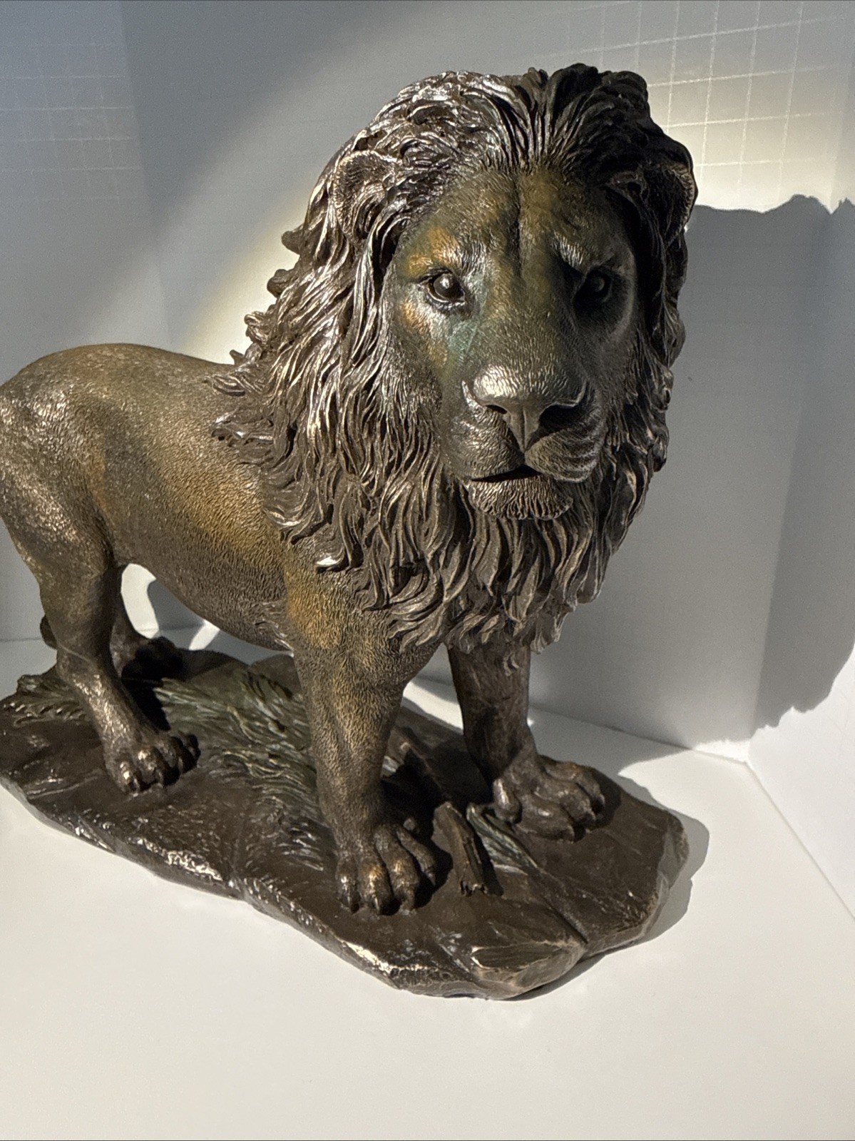 Veronese Bronze Sculpture Plated Resin Lion statue figure Vintage 13” X 10”