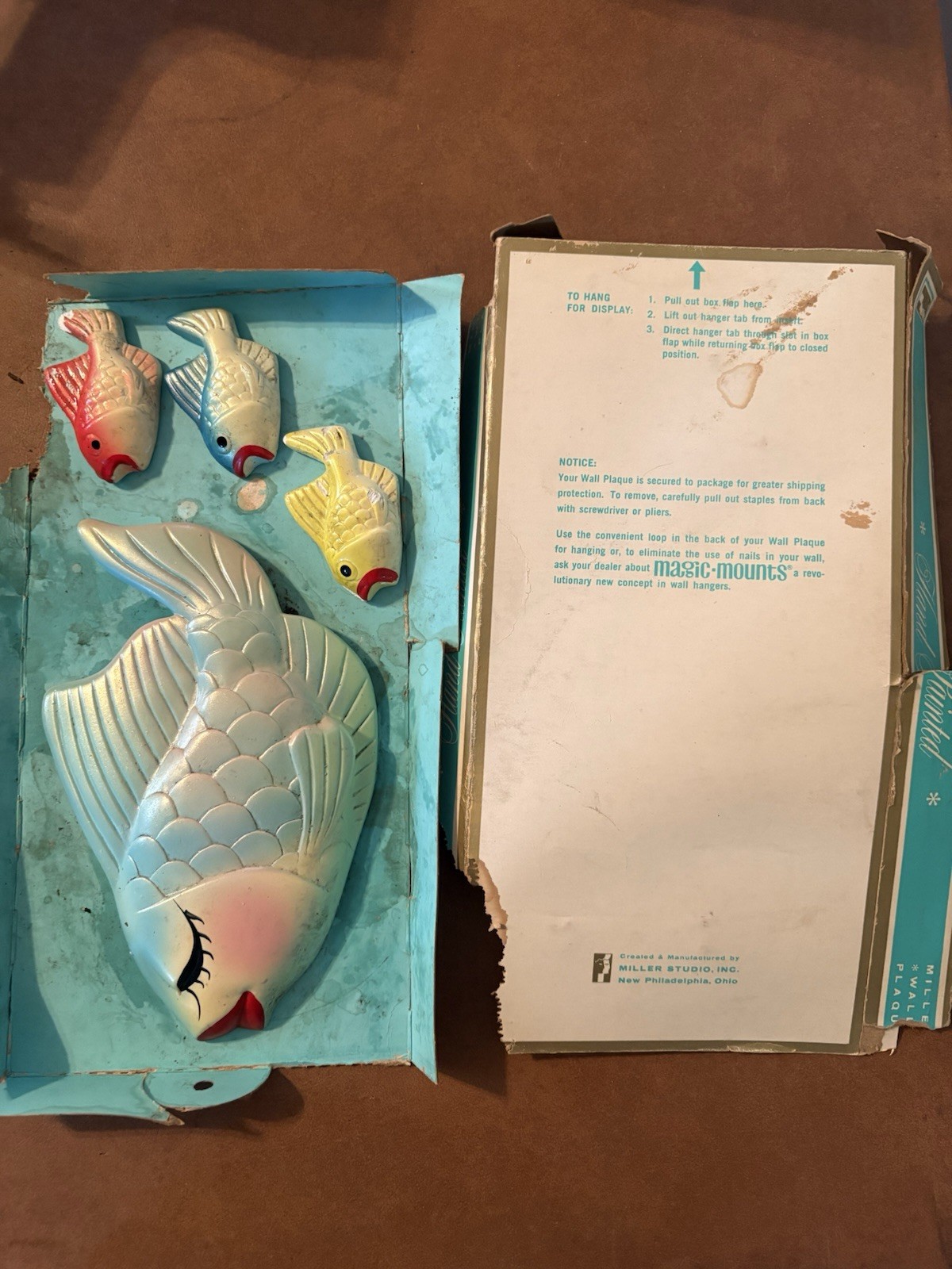 Vintage 1960’s MOM & 3 BABY FISH WALL PLAQUES MILLER STUDIO INC. USA-Excellent