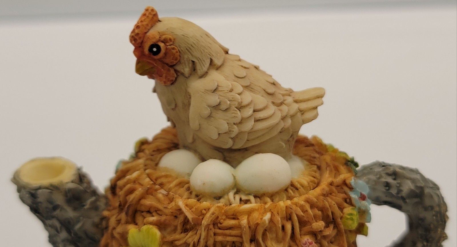 Miniature Polyresin Teapot Shaped Nest Hen with Eggs