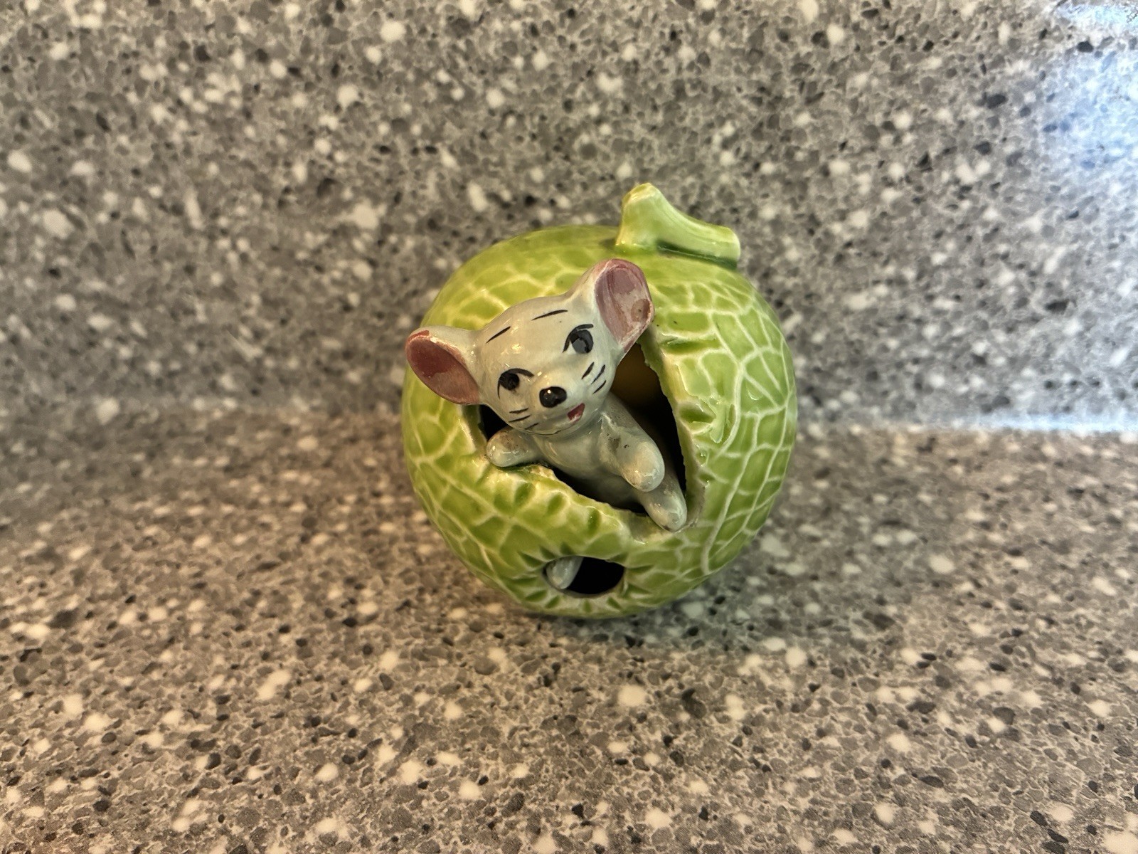 Vintage 1950’s Giftcraft Japan Porcelain Mouse In A Green Apple 2.5 Figurine