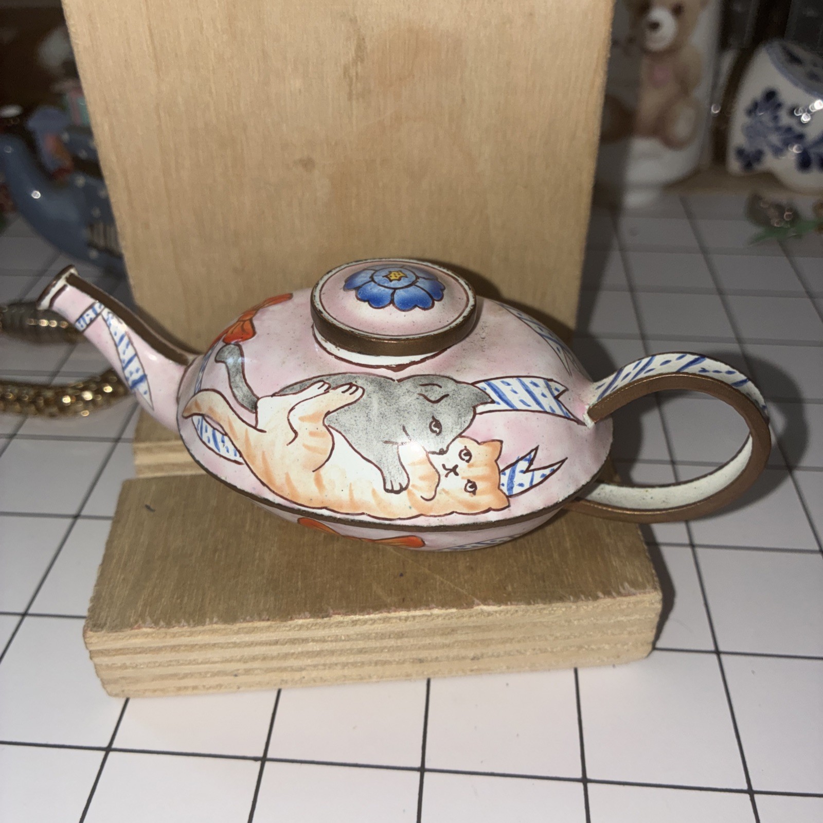 Vintage Rare Kelvin Chen Miniature Enamel Teapot #16 Dog/Cats Ribbon Low #’ed